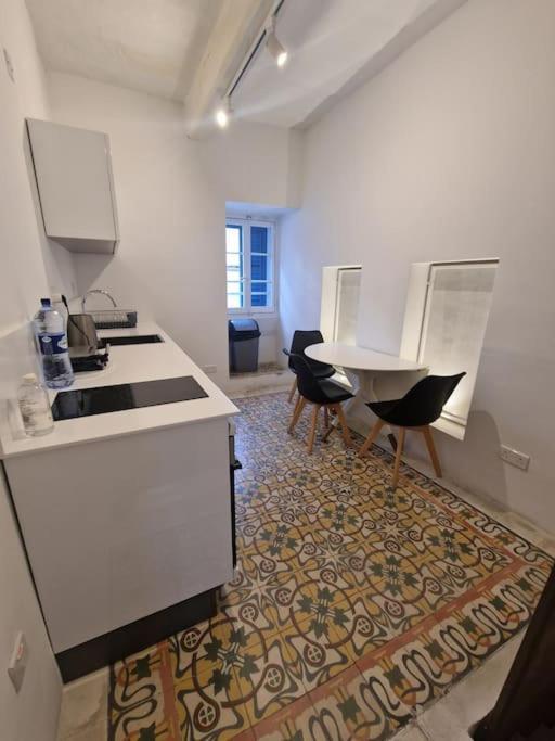 No 60, 2Nd Floor, Centrally Located, Fully Equipped Studio Apt Il-Furjana Extérieur photo