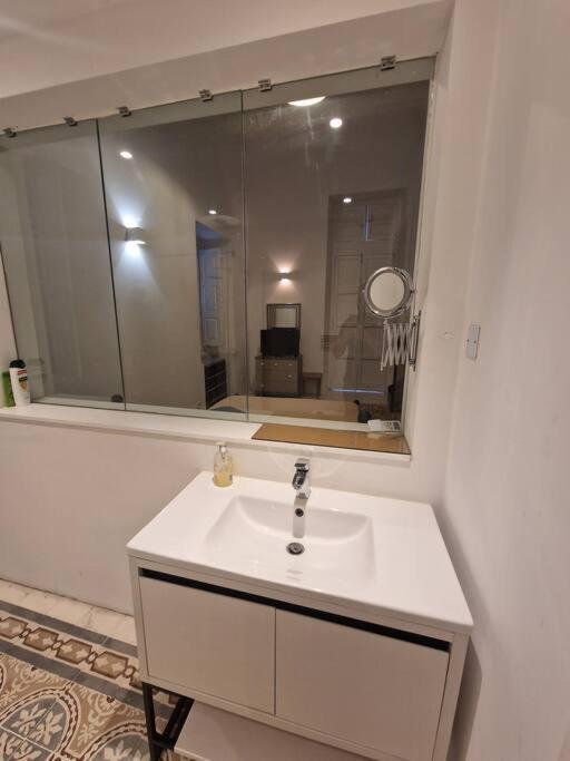 No 60, 2Nd Floor, Centrally Located, Fully Equipped Studio Apt Il-Furjana Extérieur photo